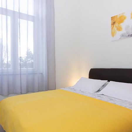 Apartment Ana พูลา ภายนอก รูปภาพ
