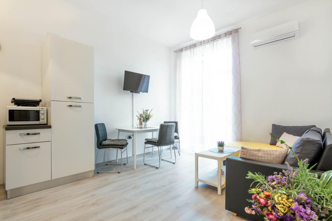 Apartment Ana พูลา ภายนอก รูปภาพ