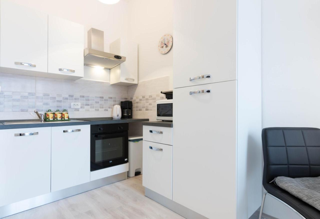 Apartment Ana พูลา ภายนอก รูปภาพ