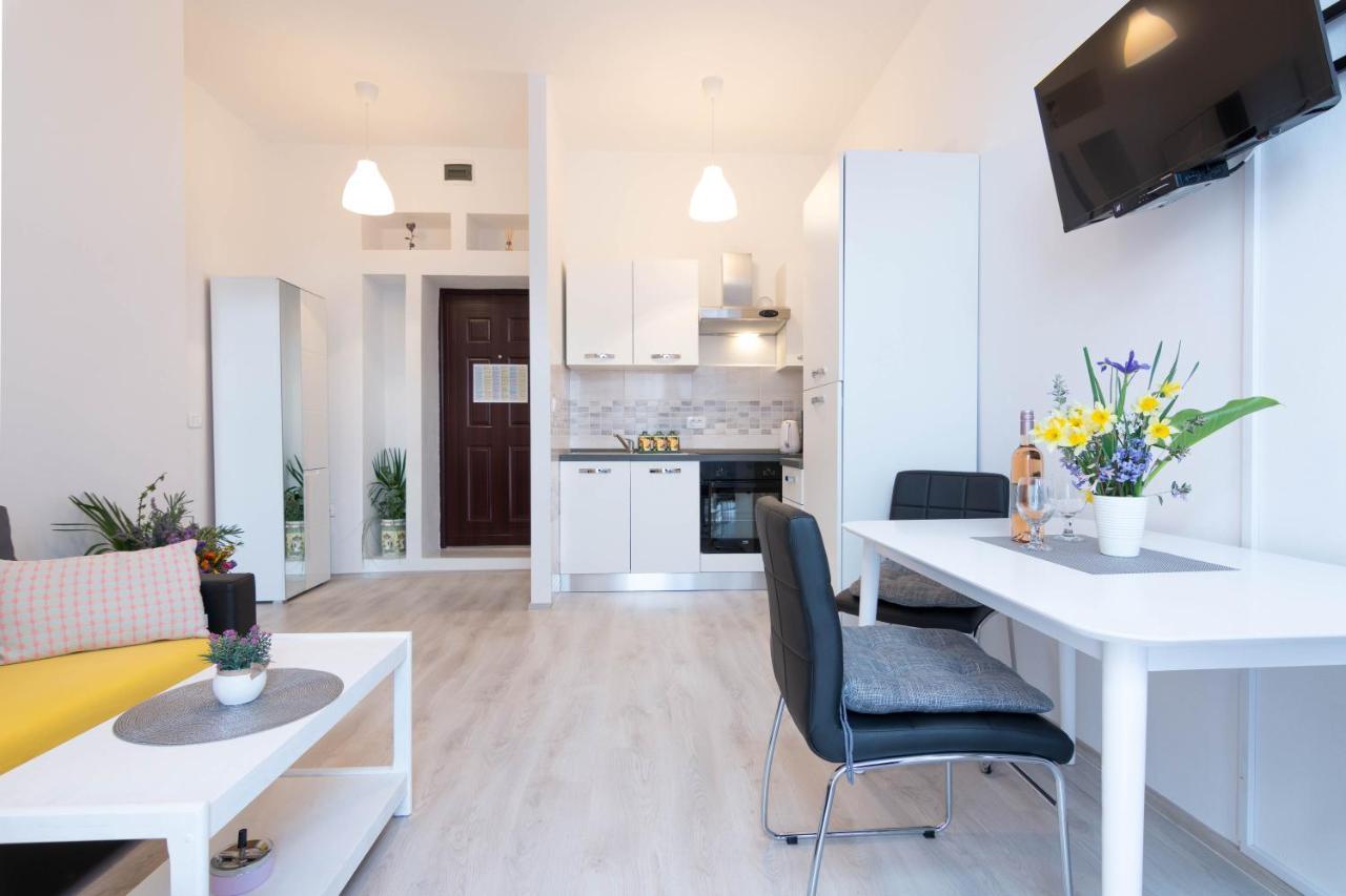 Apartment Ana พูลา ภายนอก รูปภาพ