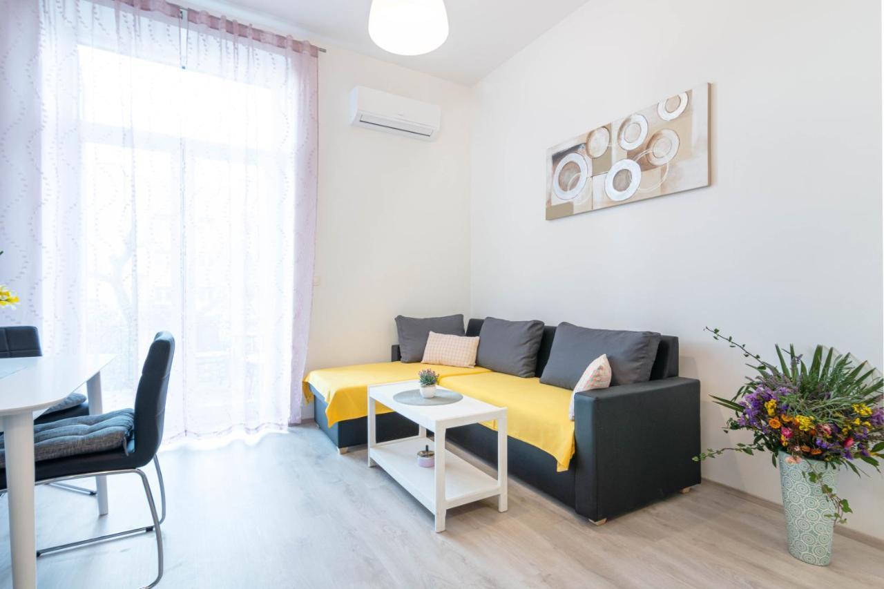 Apartment Ana พูลา ภายนอก รูปภาพ