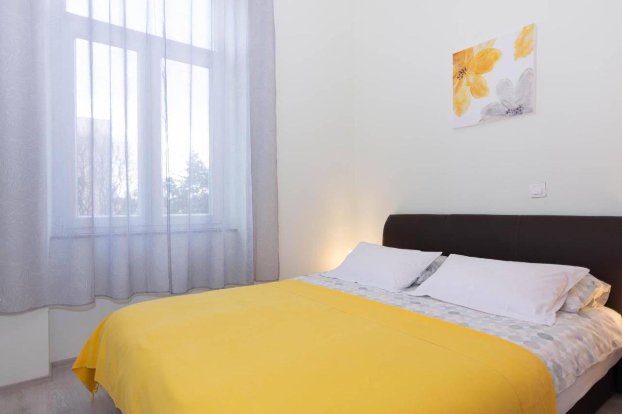 Apartment Ana พูลา ภายนอก รูปภาพ