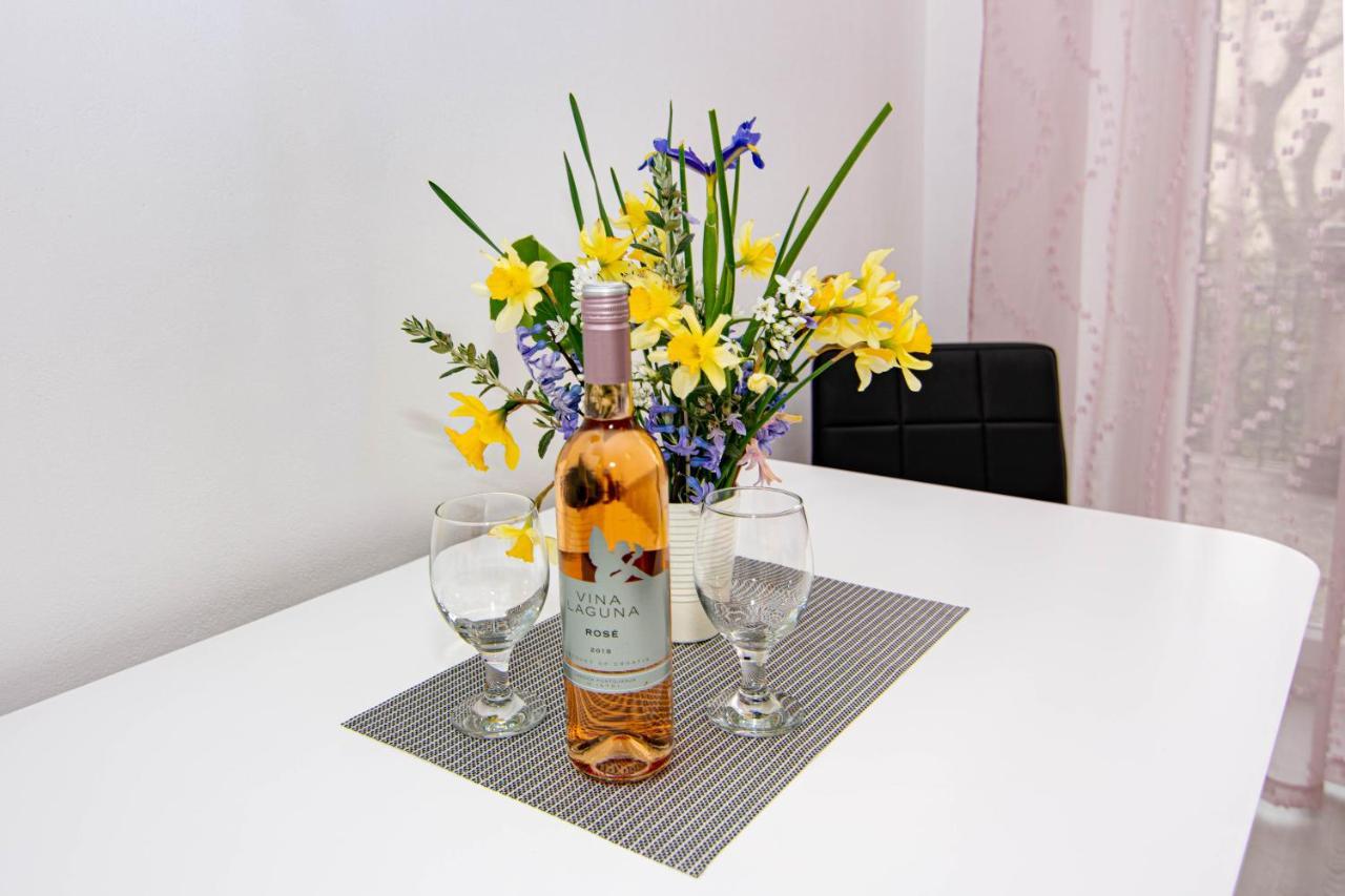 Apartment Ana พูลา ภายนอก รูปภาพ